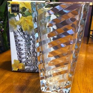 Mikasa 7” Rectangular Vase, Angles QQ033/613